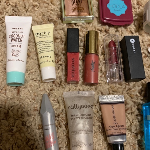 Makeup Bundle - Picture 2 of 3